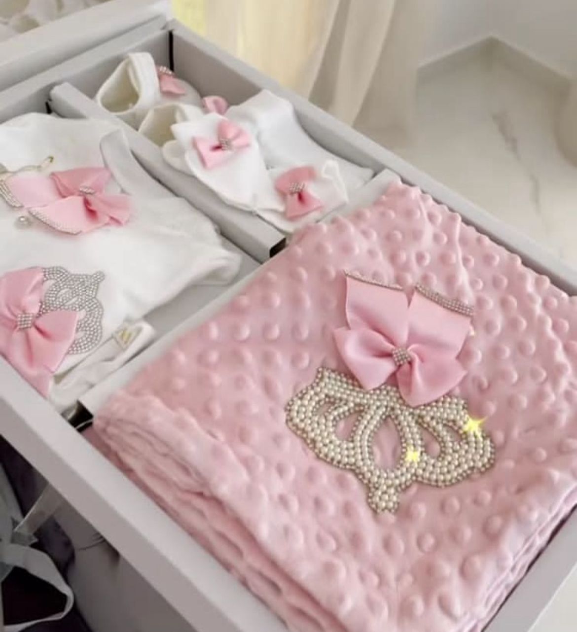 COFFRET DE NAISSANCE EN VOLEUR 5 PIECES
