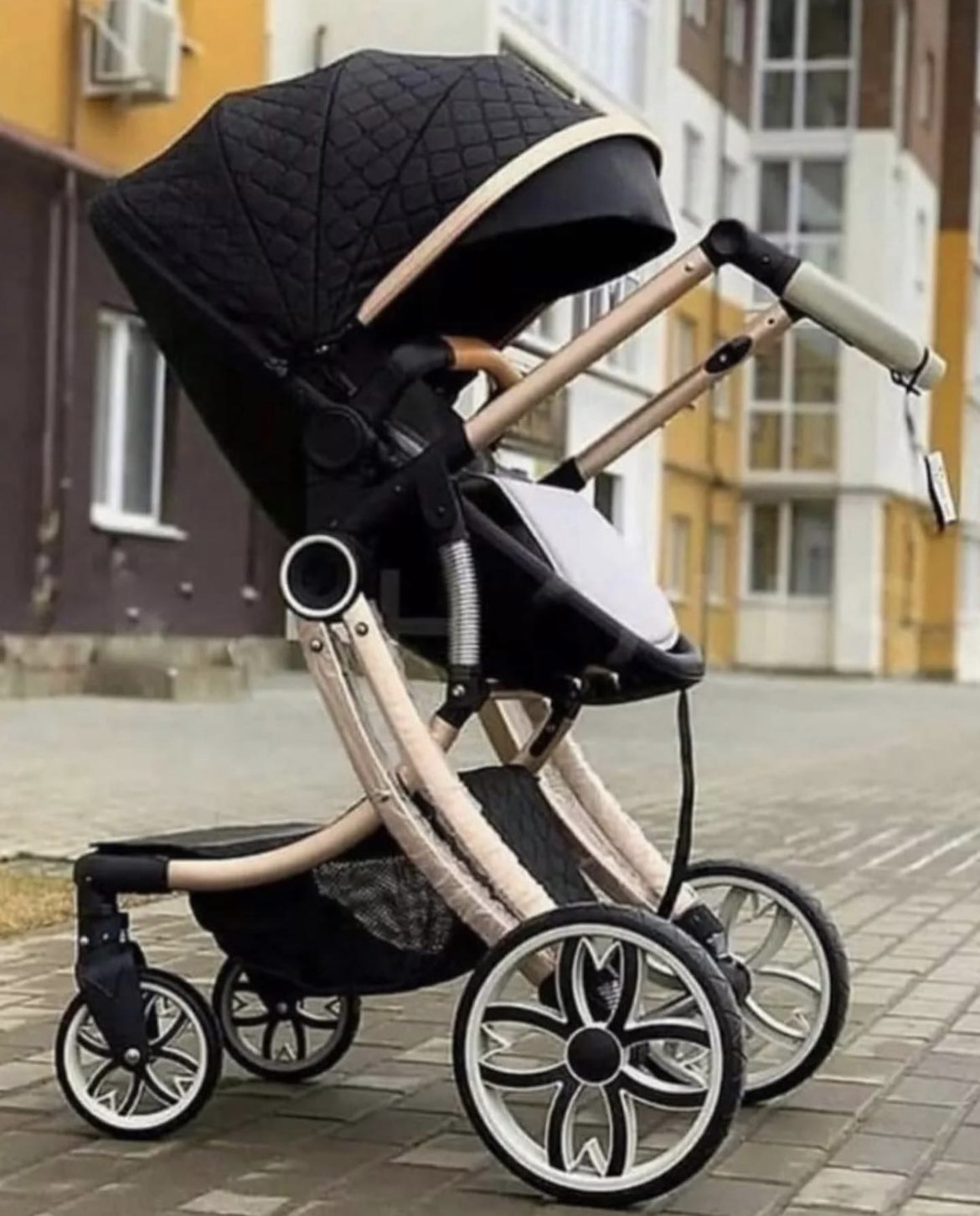 POUSSETTE RÉVERSIBLE DE LUXE
