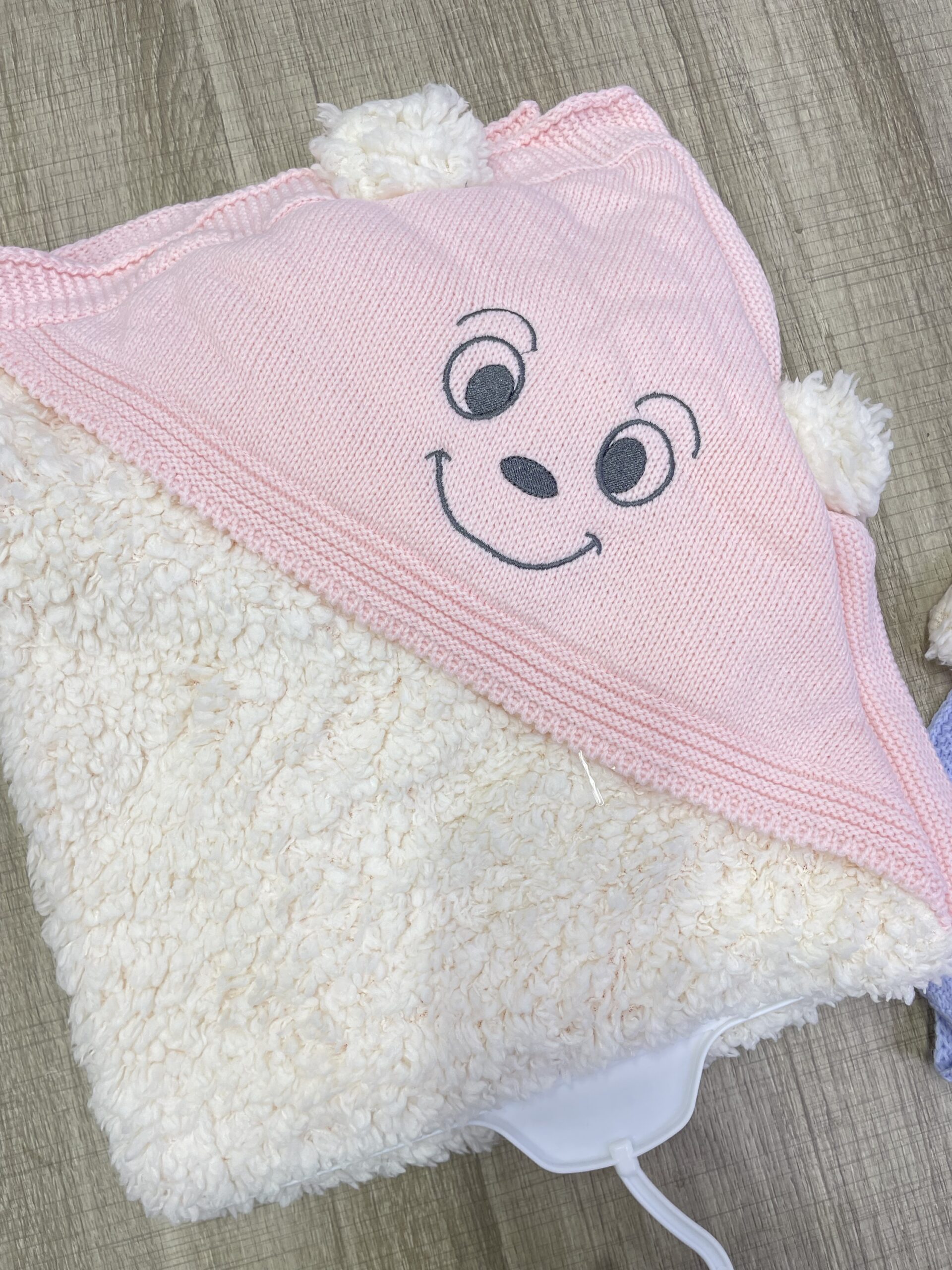 Couverture tricoté avec capuche – Image 2